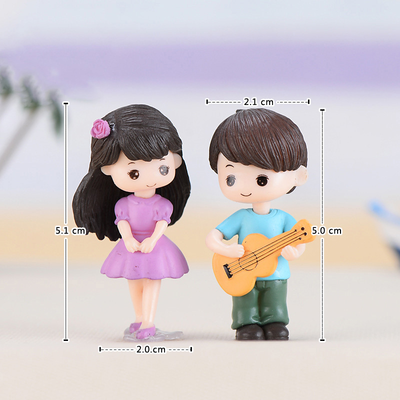 Figurinhas Miniatura de Casal  - Car Accessories Oman avaliação e preço