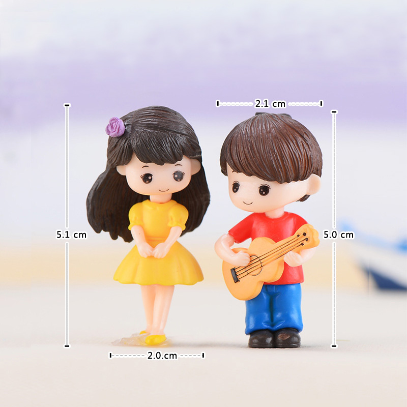 Figurinhas Miniatura de Casal  - Car Accessories Oman avaliação e preço